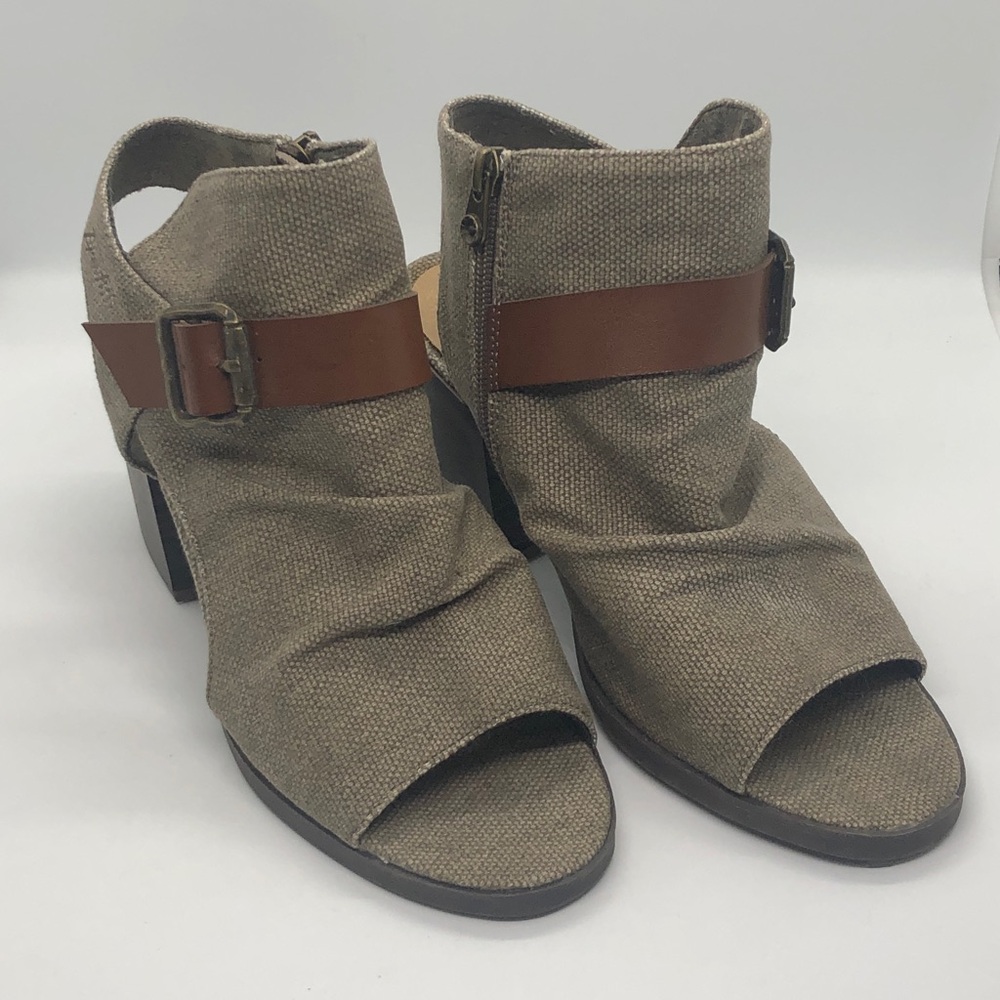 Blowfish Stylish Tan & Brown Peep-Toe Ankle Boots with Zippers, Size 8